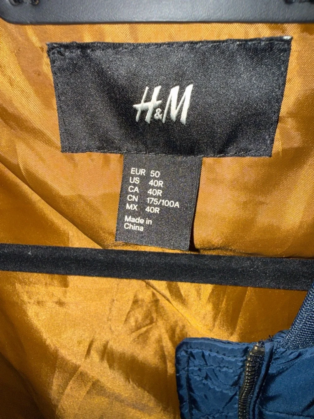 H&M Men's Dark Navy Quilted Puffer Vest with Contrast Collar - Picture 3 of 3